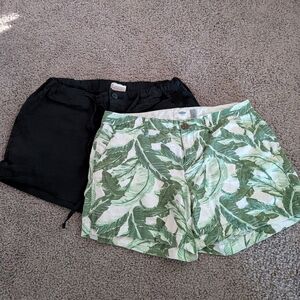 Women's Black and Green Leaf Print Shorts